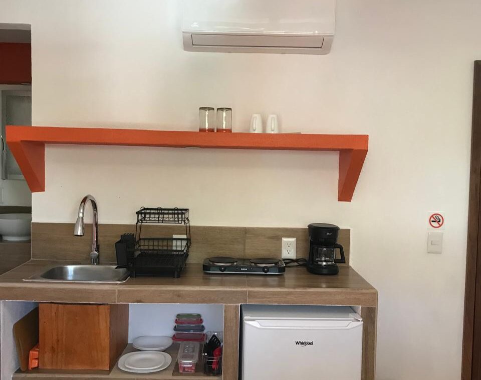 Affordable-Zona-Romántica-Studio-kitchenette