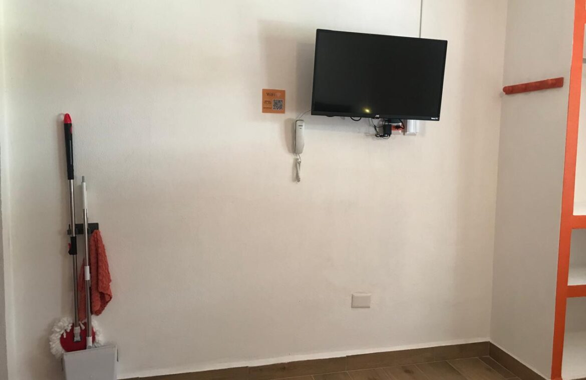 Affordable-Zona-Romántica-Studio-tv