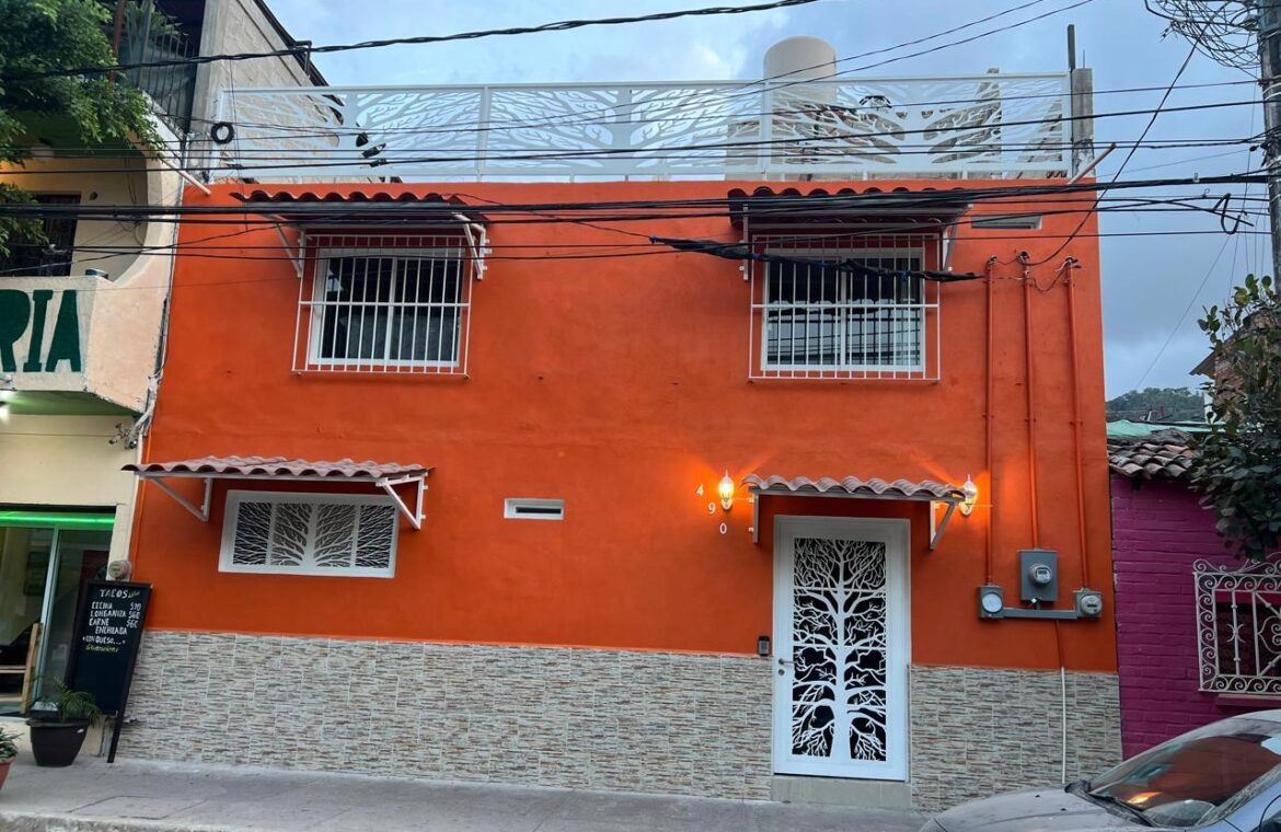 Affordable-Zona-Romántica-Studio-frontage