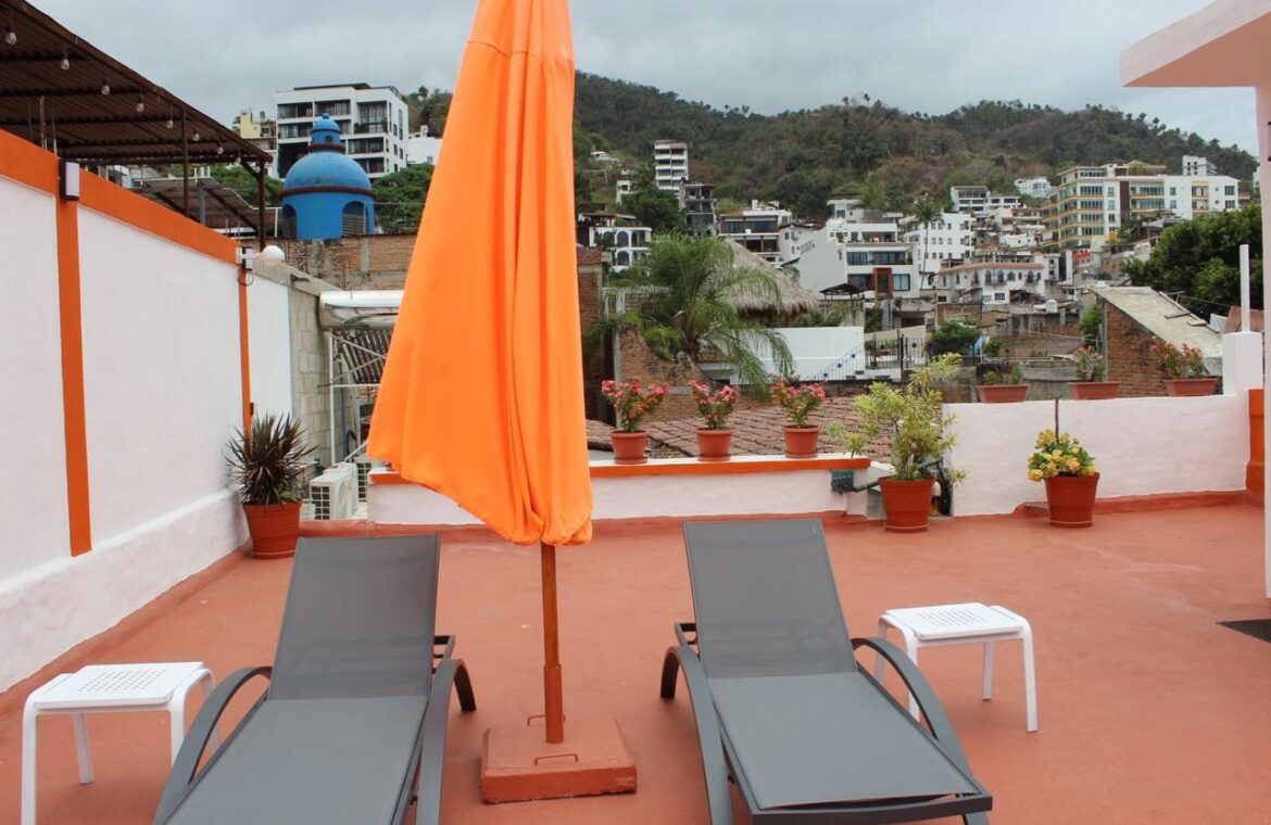 Affordable-Zona-Romántica-Studio-terrace